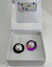 Load image into Gallery viewer, Violetiniai auskarai su perlais
