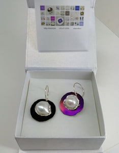 Violetiniai auskarai su perlais