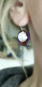 Violetiniai auskarai su perlais